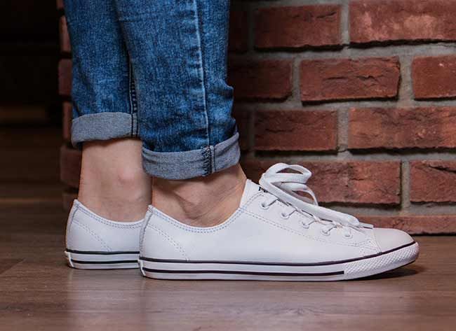 Giá 9 dòng giày Converse được yêu thích rộng rãi và cách tính size giày chuẩn xác