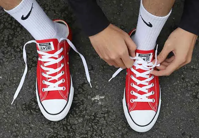 Giá 9 dòng giày Converse được yêu thích rộng rãi và cách tính size giày chuẩn xác