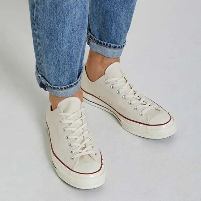 Giá 9 dòng giày Converse được yêu thích rộng rãi và cách tính size giày chuẩn xác