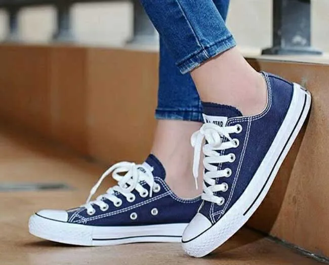 Giá 9 dòng giày Converse được yêu thích rộng rãi và cách tính size giày chuẩn xác