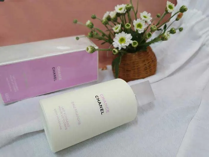 Top 10 sữa dưỡng thể nước hoa cấp ẩm trắng da - 16