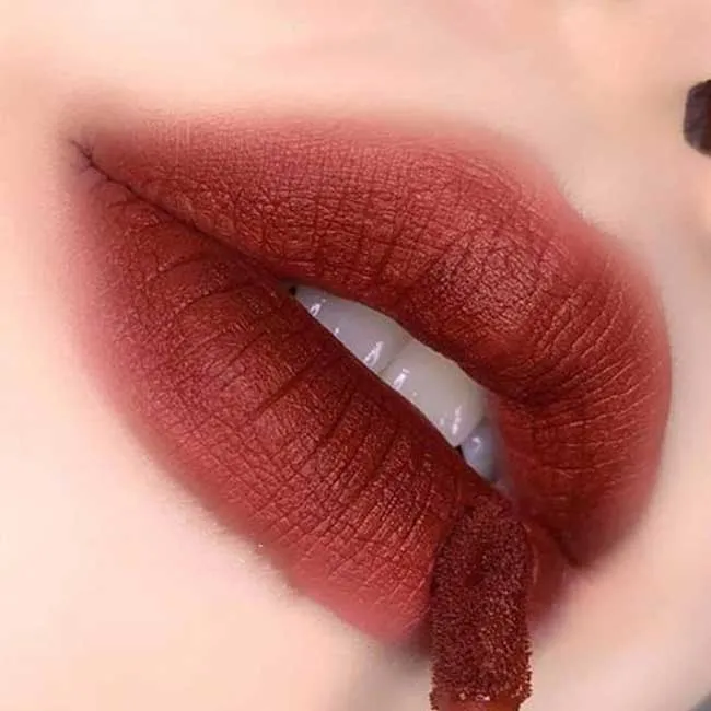 Top 15 thỏi son màu đỏ đất vô cùng đẹp chất xịn giá dưới 300K