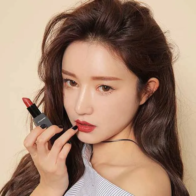 Top 15 thỏi son màu đỏ đất vô cùng đẹp chất xịn giá dưới 300K