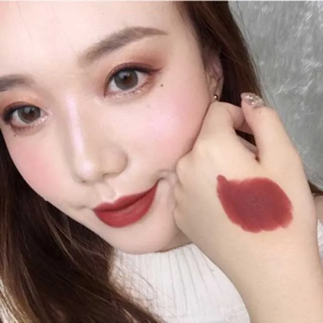 Top 15 thỏi son màu đỏ đất vô cùng đẹp chất xịn giá dưới 300K