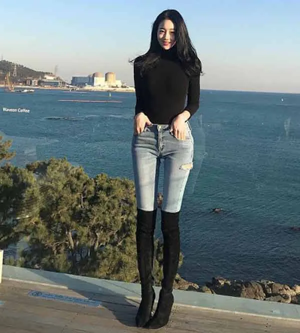 8 cách mix đồ với giày boots cao cổ sành điệu và tôn dáng