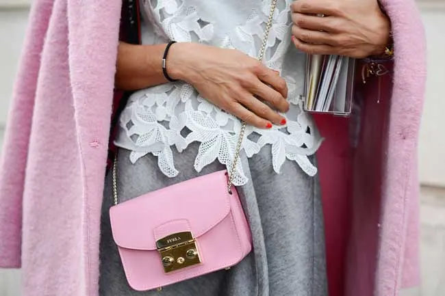 Túi xách Furla chính hãng giá bao nhiêu? Của nước nào sản xuất