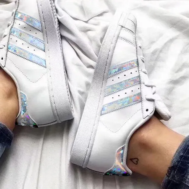 Top 11 giày Adidas nữ màu trắng rất dễ phối đồ hiện nay - 11