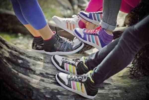 Top 11 giày Adidas nữ màu trắng rất dễ phối đồ hiện nay - 29