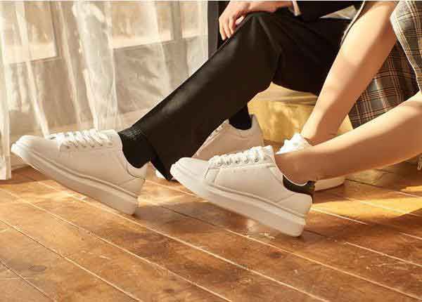 Review 11 đôi giày Domba màu trắng dưới 2 triệu hợp mọi dáng được dùng nhiều
