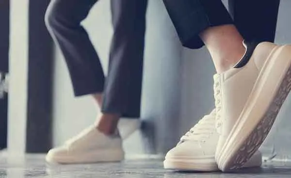Review 11 đôi giày Domba màu trắng dưới 2 triệu hợp mọi dáng được dùng nhiều
