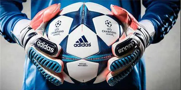 Lịch sử hình thành và phát triển của “ông trùm” Adidas
