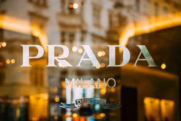 Sự ra đời và phát triển của thương hiệu nổi tiếng Prada