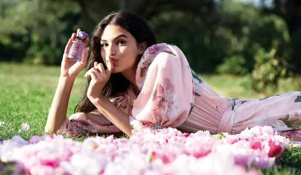 Top 15 nước hoa mùa xuân rất thơm cho nam và nữ đang 