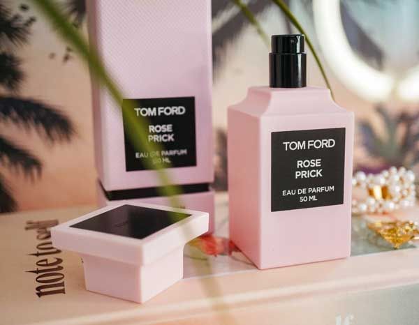 Top 15 nước hoa mùa xuân rất thơm cho nam và nữ đang 