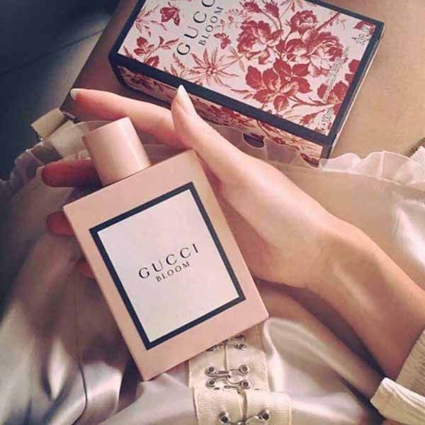 Top 15 nước hoa mùa xuân rất thơm cho nam và nữ đang 