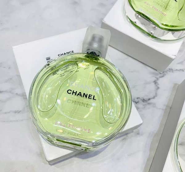 Top 15 nước hoa mùa xuân rất thơm cho nam và nữ đang 