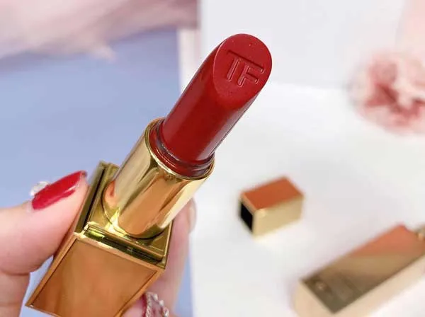 Top 7 thỏi son màu đỏ thuần vô cùng đẹp đi đầu xu hướng makeup - 26