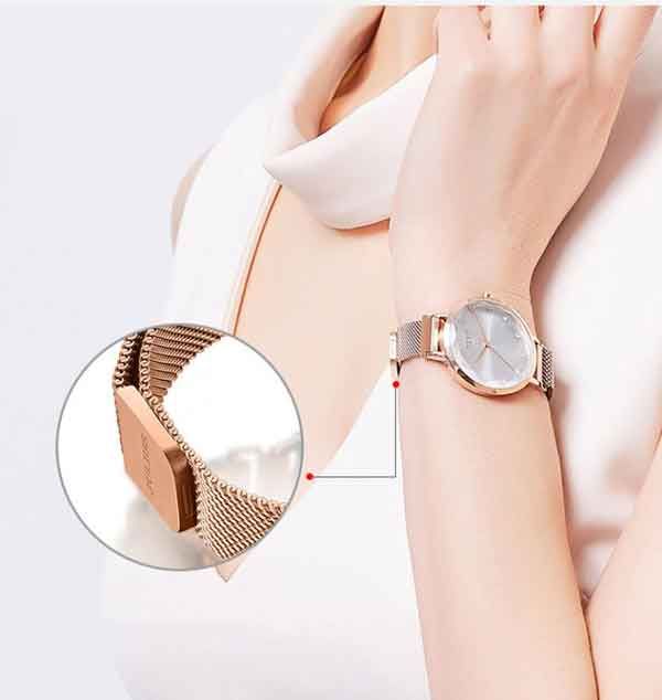Con gái tay đen đeo đồng hồ màu gì? TOP 5 đồng hồ cho nữ tay đen vô cùng đẹp