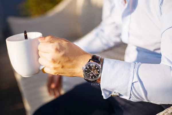 Đồng hồ phong thủy là gì? Cách chọn đồng hồ theo mệnh hút tài lộc