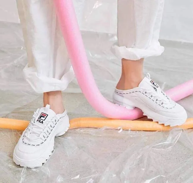 Top 10 đôi giày thể thao đạp gót trendy từ các hãng nổi tiếng hiện nay