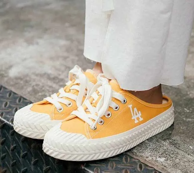 Top 10 đôi giày thể thao đạp gót trendy từ các hãng nổi tiếng hiện nay