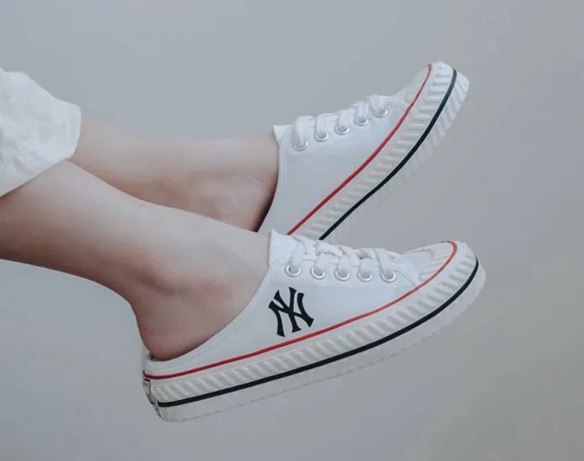 Top 10 đôi giày thể thao đạp gót trendy từ các hãng nổi tiếng hiện nay