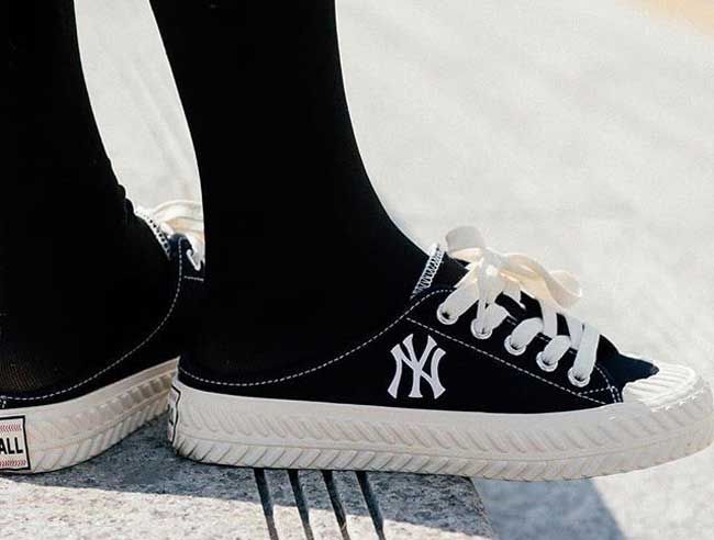 Top 10 đôi giày thể thao đạp gót trendy từ các hãng nổi tiếng hiện nay