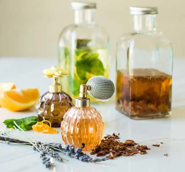 Tinh dầu nước hoa là gì? Sự khác biệt với nước hoa điều chế - 9