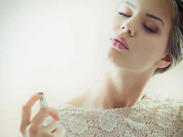 Cách chọn nước hoa nữ cực chuẩn cho từng độ tuổi từ 18 đến 55