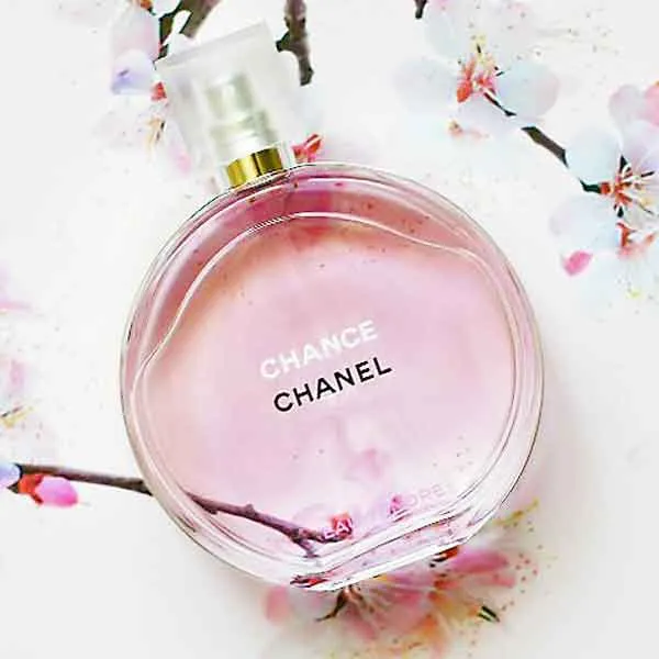 Cách chọn nước hoa nữ cực chuẩn cho từng độ tuổi từ 18 đến 55