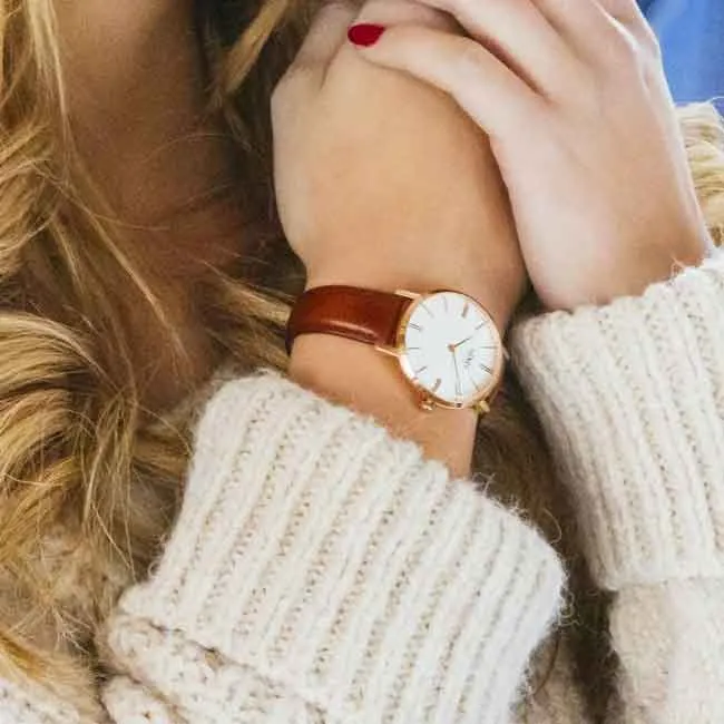 Top 20+ mẫu đồng hồ đeo tay nữ đẹp món quà 8/3 ngọt ngào và ý nghĩa