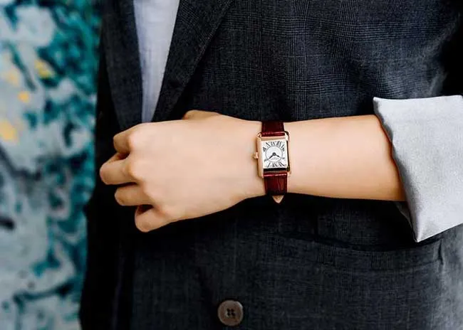 Top 20+ mẫu đồng hồ đeo tay nữ đẹp món quà 8/3 ngọt ngào và ý nghĩa