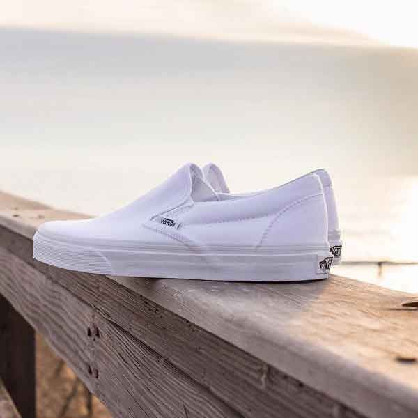 Giày Vans Slip On nữ giá bao nhiêu? Top 5 mẫu rẻ bền được dùng nhiều