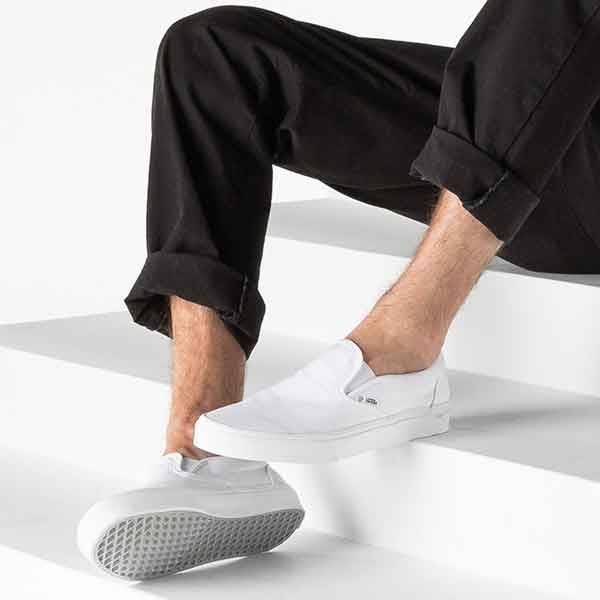 Giày Vans Slip On nữ giá bao nhiêu? Top 5 mẫu rẻ bền được dùng nhiều