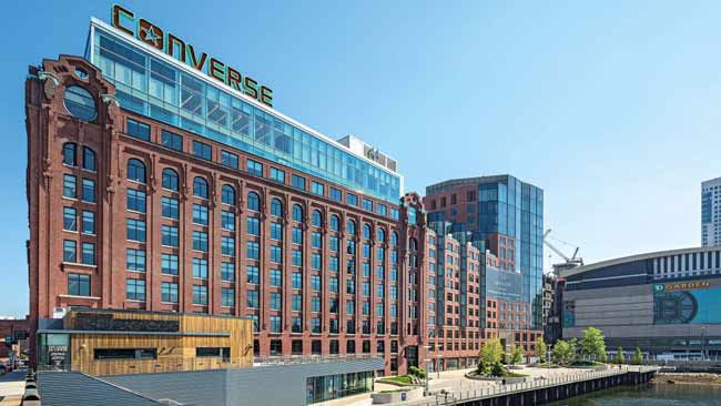Khám phá lịch sử phát triển của thương hiệu Converse