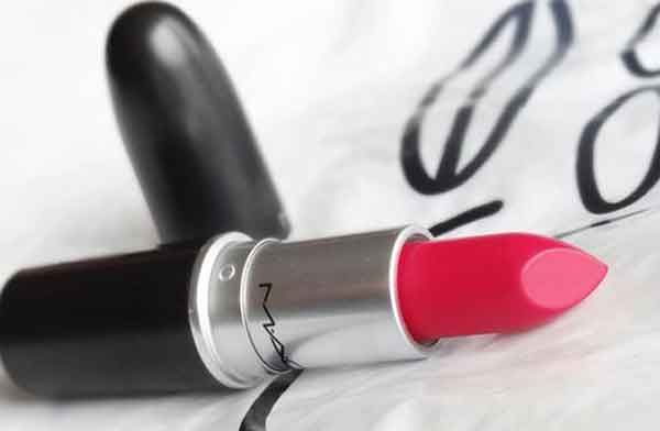 Môi dày nên đánh son màu gì? Gợi ý 7 thỏi son phù hợp với môi dày - 11