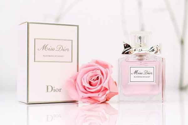 Top 17 chai nước hoa nữ tông hoa hợp dùng mùa hè, giá dưới 3 triệu