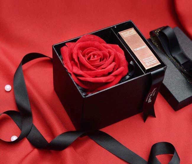 Top 15 thỏi son vô cùng đẹp làm quà tặng 8/3 ý nghĩa cho mẹ, vợ và người yêu - 1