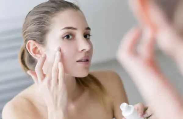 Mụn ẩn là gì? Review 7 sản phẩm hỗ trợ làm sạch mụn ẩn tại nhà rất triệt để