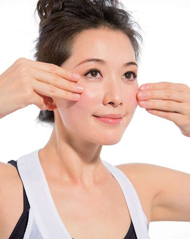 Hướng dẫn cách massage da mặt chống nhăn và chảy xệ hiệu quả tại nhà
