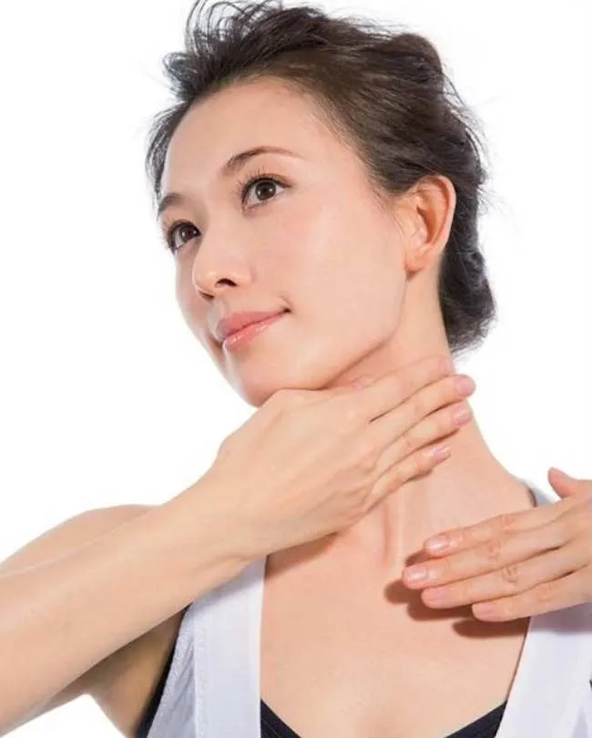 Hướng dẫn cách massage da mặt chống nhăn và chảy xệ hiệu quả tại nhà