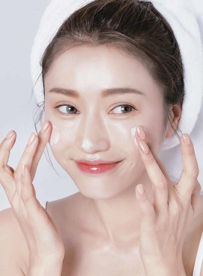 Hướng dẫn cách massage da mặt chống nhăn và chảy xệ hiệu quả tại nhà