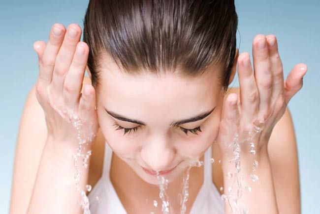 Hướng dẫn cách massage da mặt chống nhăn và chảy xệ hiệu quả tại nhà