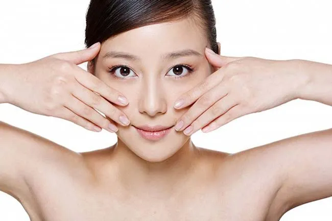 Hướng dẫn cách massage da mặt chống nhăn và chảy xệ hiệu quả tại nhà