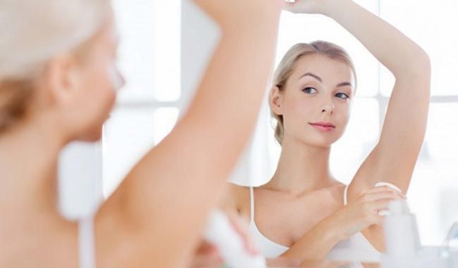 Hướng dẫn cách sử dụng lăn khử mùi thơm lâu không bị ố vàng áo