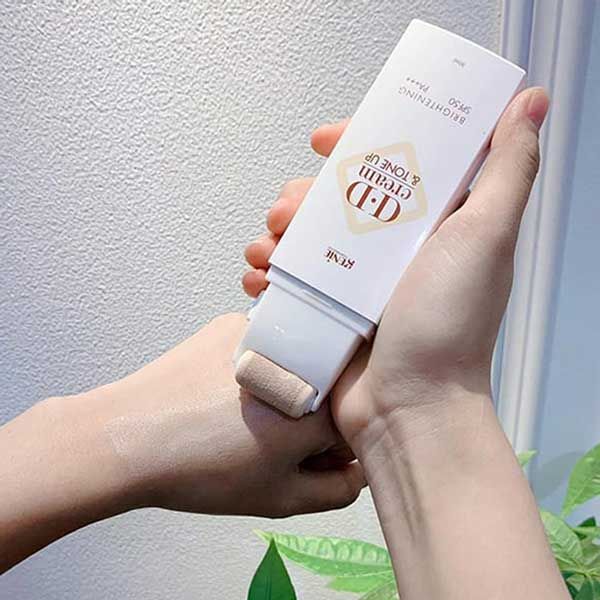 Top 13 kem chống nắng SPF 50 bảo vệ da tốt được tìm mua nhiều