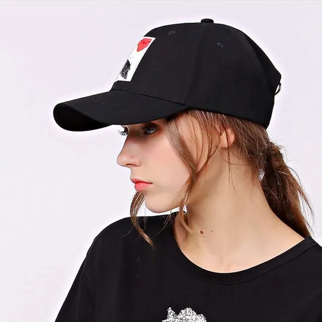 10 kiểu tóc đẹp cho nữ đội mũ lưỡi trai thêm cá tính và sành điệu