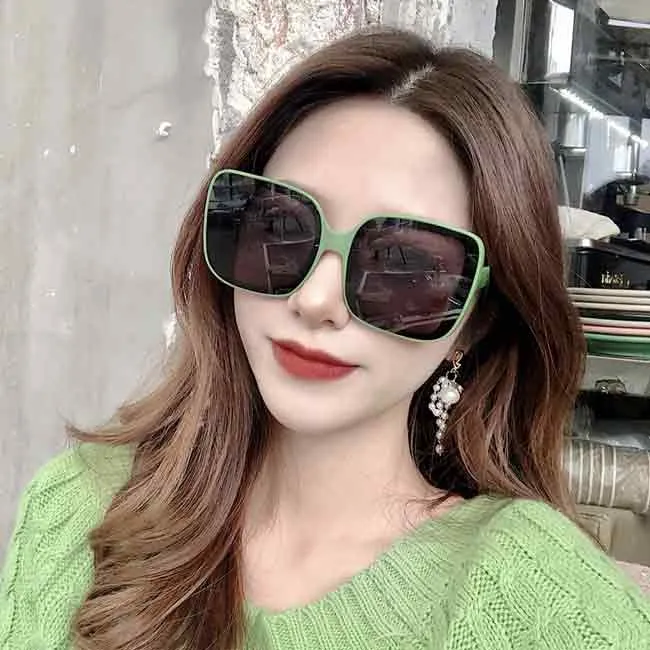 Kính mát gọng vuông hợp với khuôn mặt nào? 55+ mẫu kính thời trang gọng vuông trendy