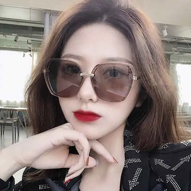 Kính mát gọng vuông hợp với khuôn mặt nào? 55+ mẫu kính thời trang gọng vuông trendy