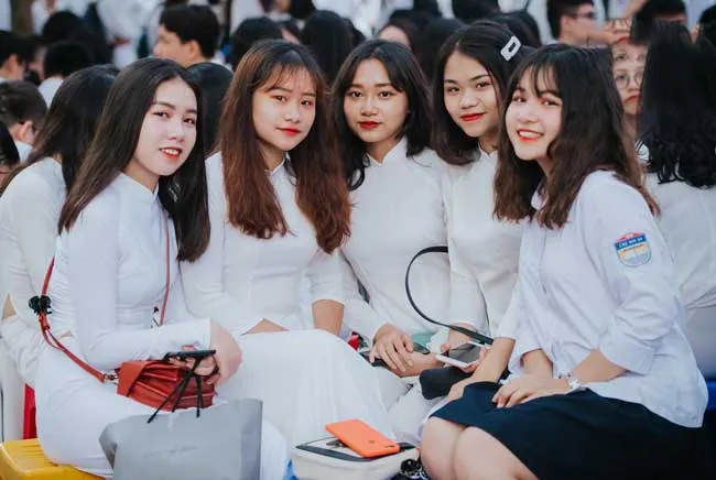 Top 10 Nước Hoa Cho Học Sinh Sinh Viên Rẻ Thơm Nhẹ Nhàng Từ 500K